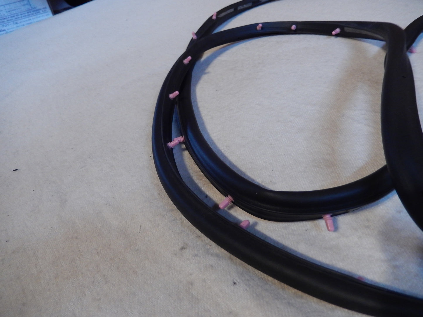 Maserati Quattroporte M-139  04 - 2014 Front Drivers Outer Door Frame Seal