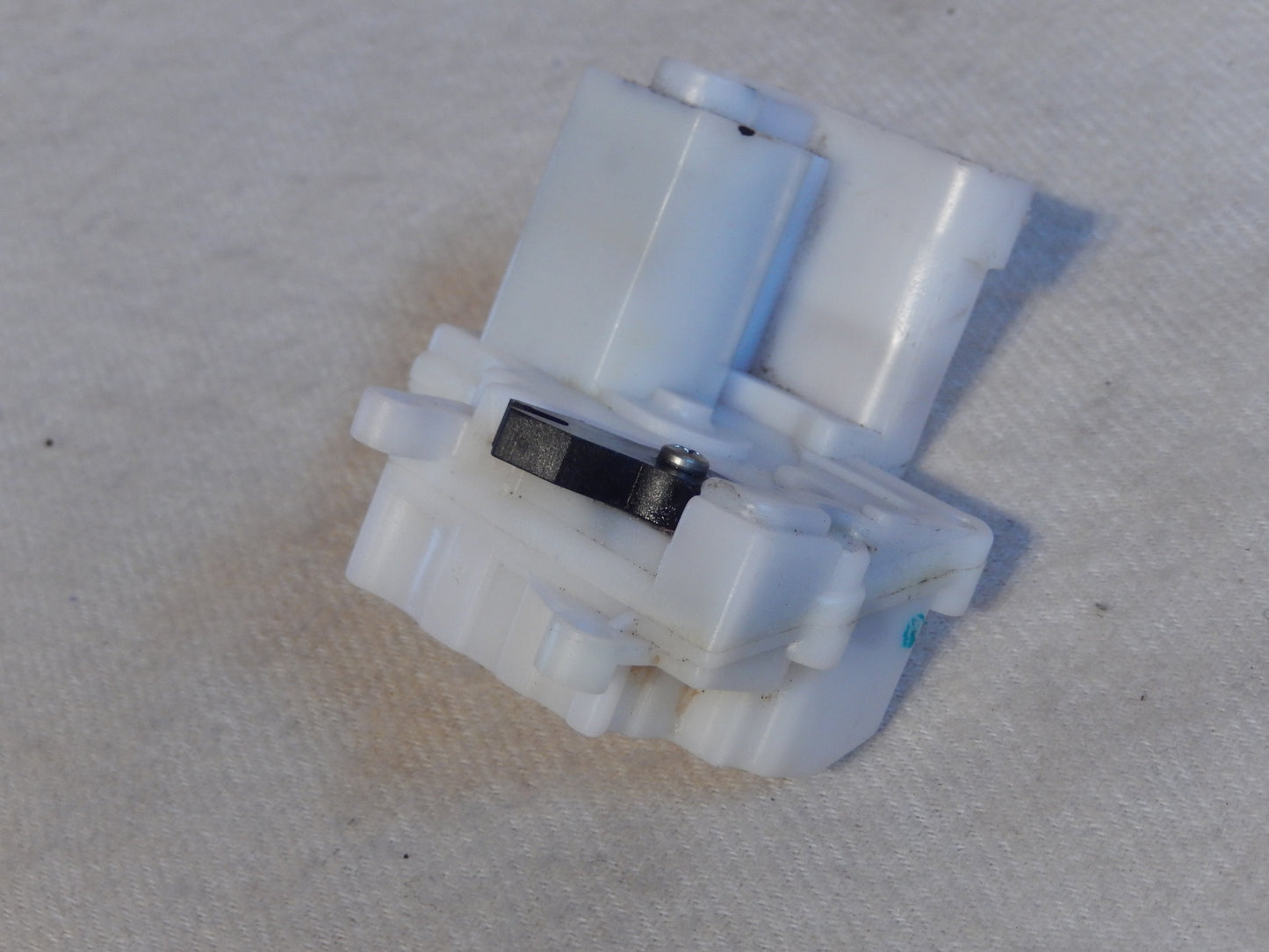 Maserati Quattroporte M-139  04 - 014 Front Passengers Door Lock Position Motor