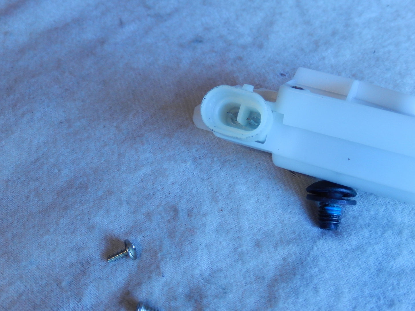 Maserati Quattroporte M-139  04 - 014 Front Drivers Door Lock Servo Motor