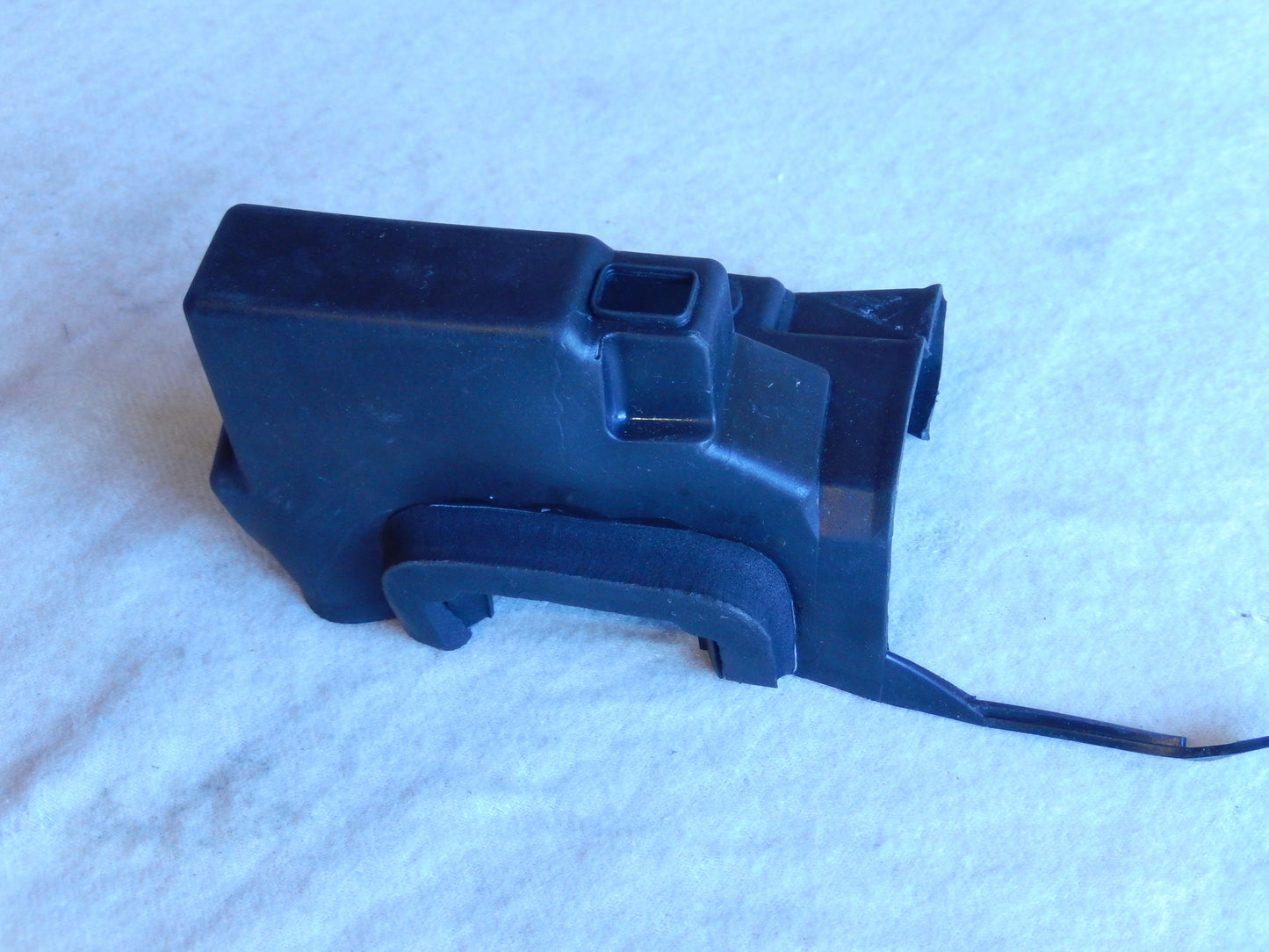 Maserati Quattroporte M-139  04 - 014 Front Drivers Door Lock Seal Pouch