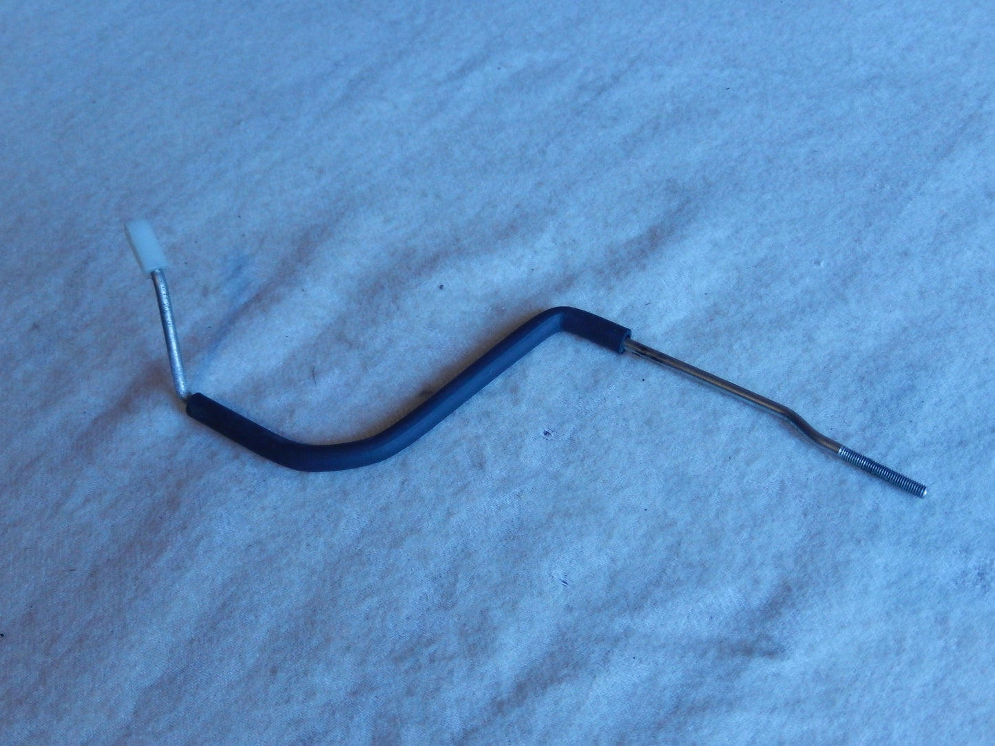 Maserati Quattroporte M-139  04 - 014 Rear Drivers Side Door Lock Lift Rod