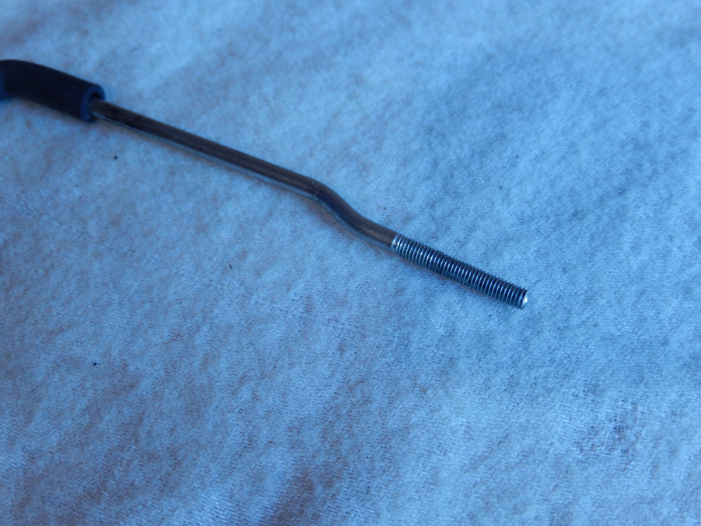 Maserati Quattroporte M-139  04 - 014 Rear Drivers Side Door Lock Lift Rod