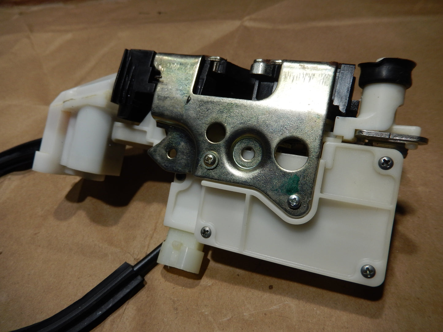 Maserati Quattroporte M-139  04 - 014 Rear Drivers Side Door Lock