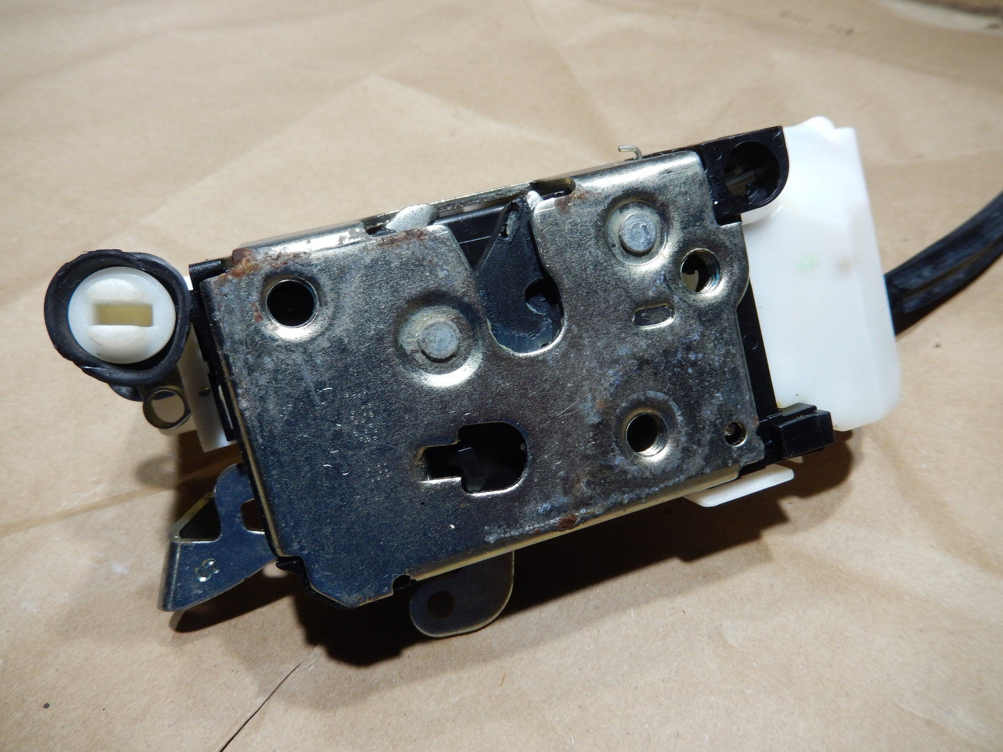 Maserati Quattroporte M-139  04 - 014 Rear Drivers Side Door Lock