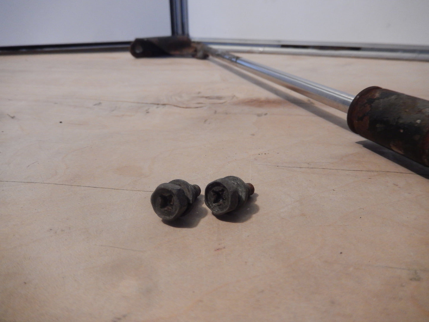 Datsun 240Z Rear Hatch Lift