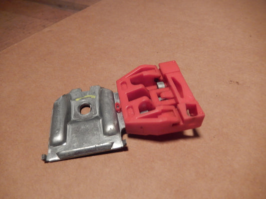 Maserati Quattroporte M-139 Front Passengers Window Regulator Red Rail Slide Block