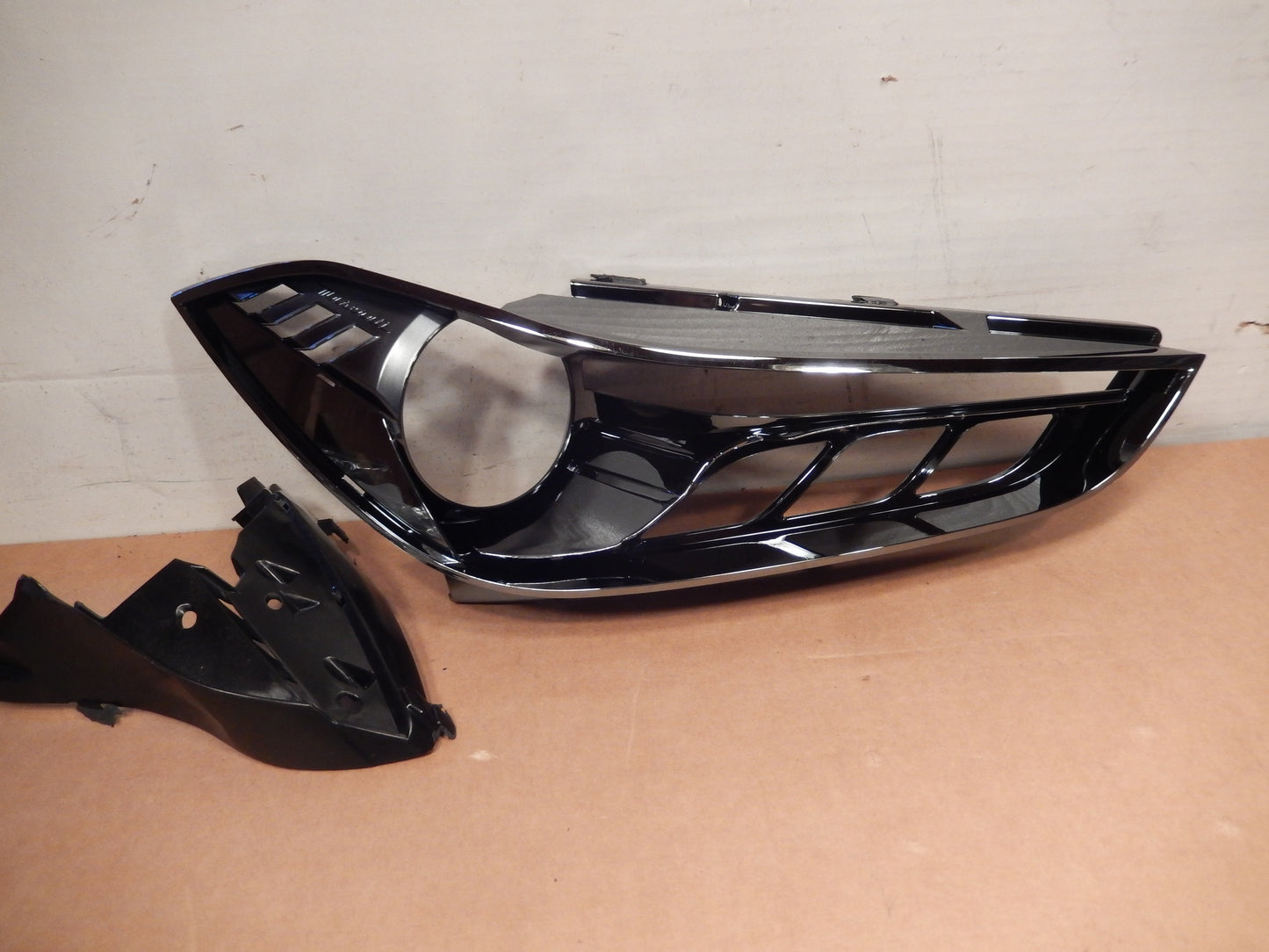 Maserati 2014 - 2017 Ghibli and Quattroporte M - 139 Passengers Side Head Light Lens Inner Frame