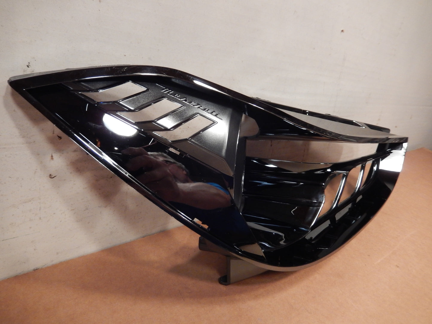 Maserati 2014 - 2017 Ghibli and Quattroporte M - 139 Passengers Side Head Light Lens Inner Frame