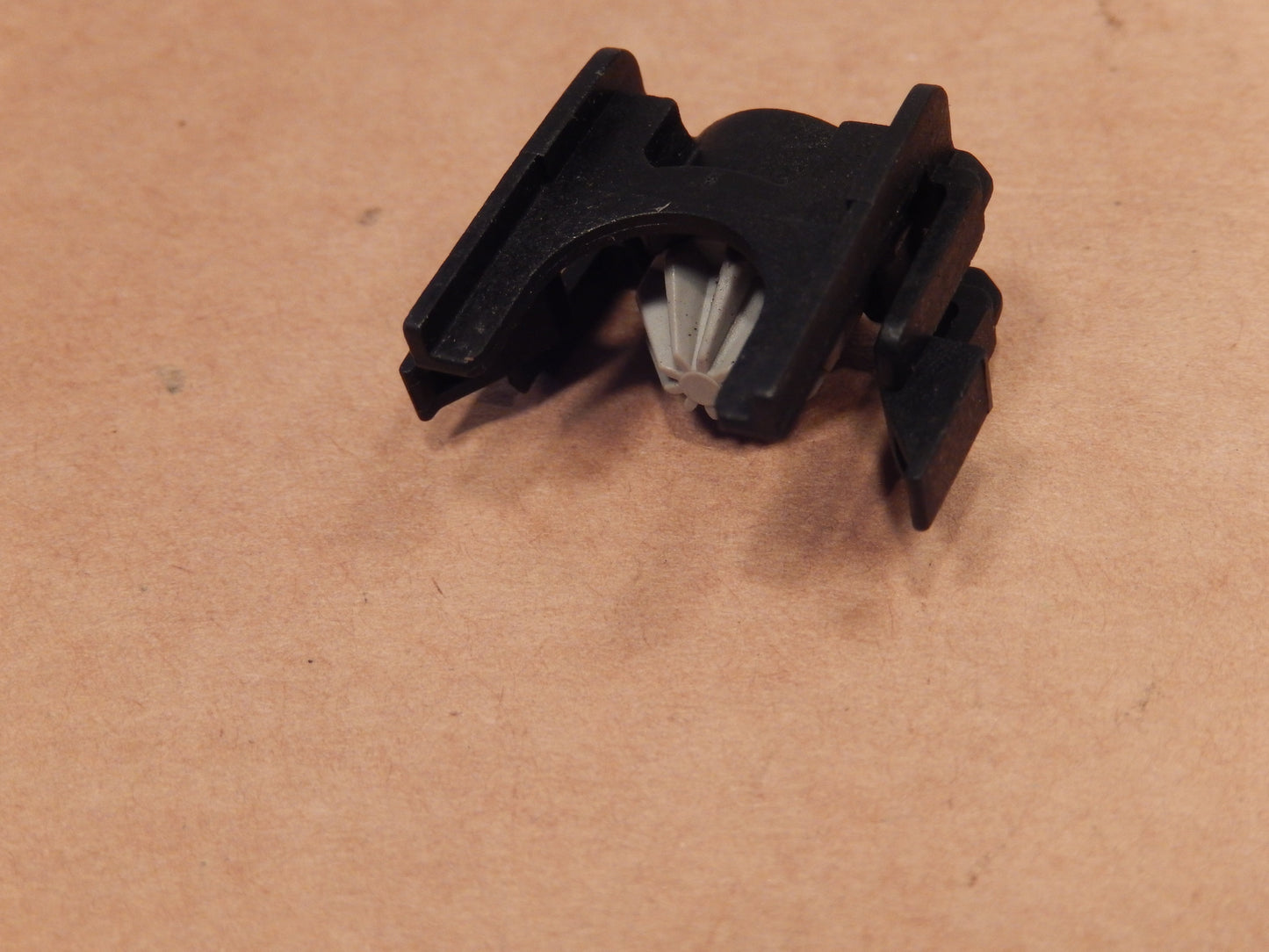 Maserati OEM 2014 - 2017 Ghibli and Quattroporte M - 139 Passenger Side Head Light Adjuster Gear and Cage