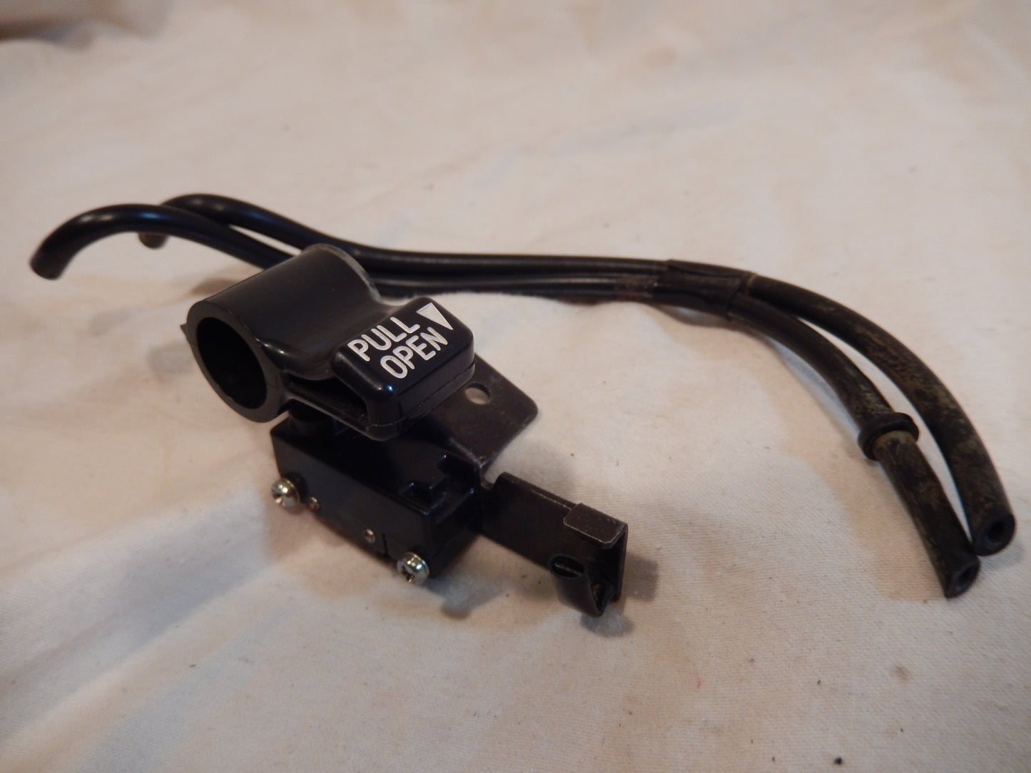 Datsun 280ZX Engine Vaccum Pod