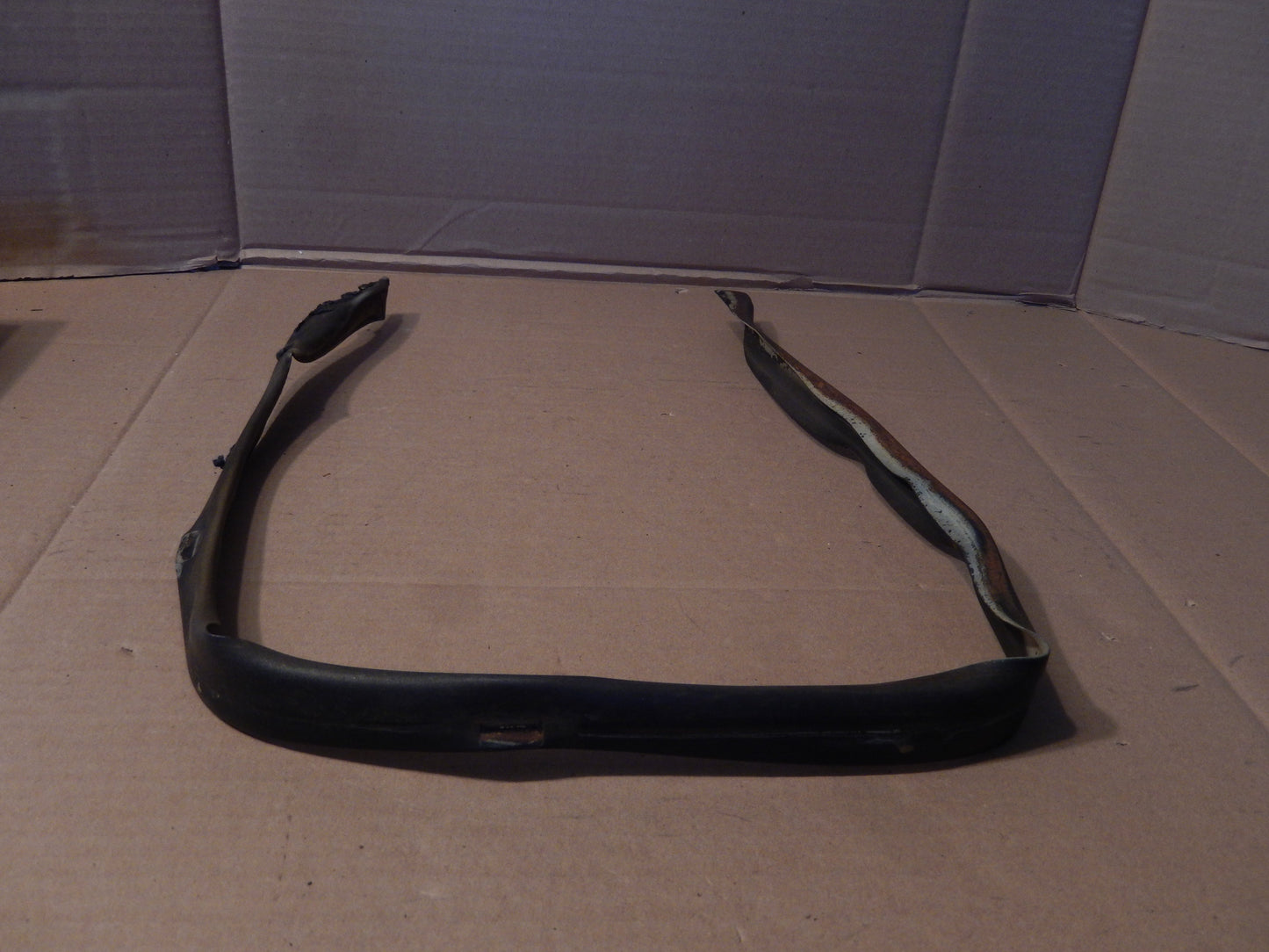 Datsun 240Z-260Z Drivers Side Front Fender Seal
