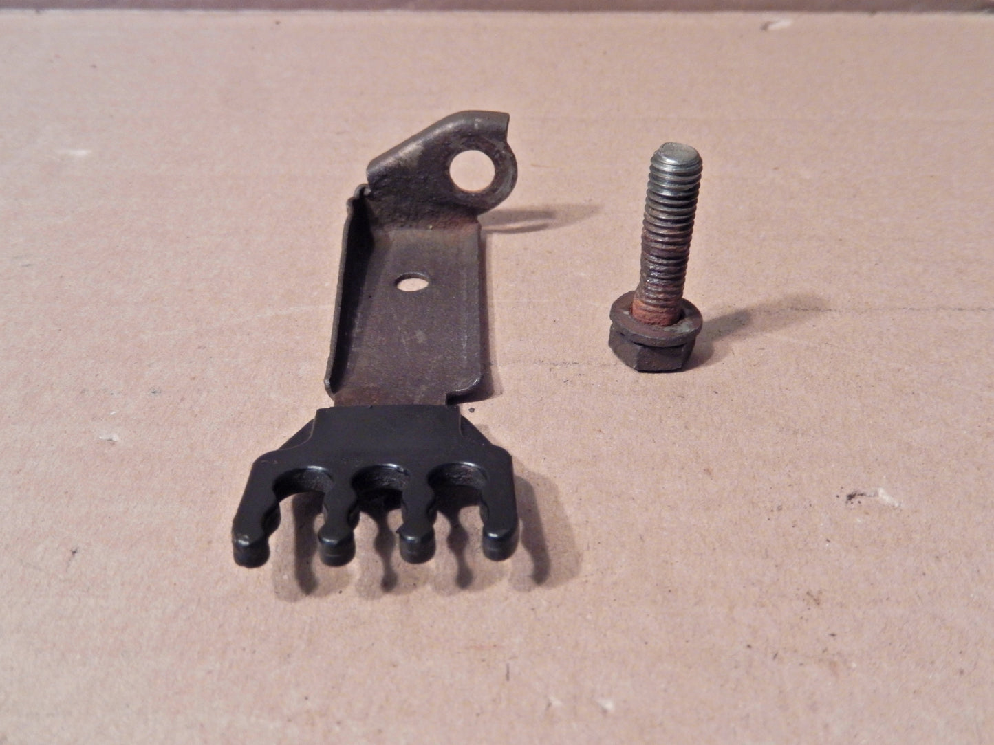 Datsun 240Z Series One 4-Wire Guide with Fastener