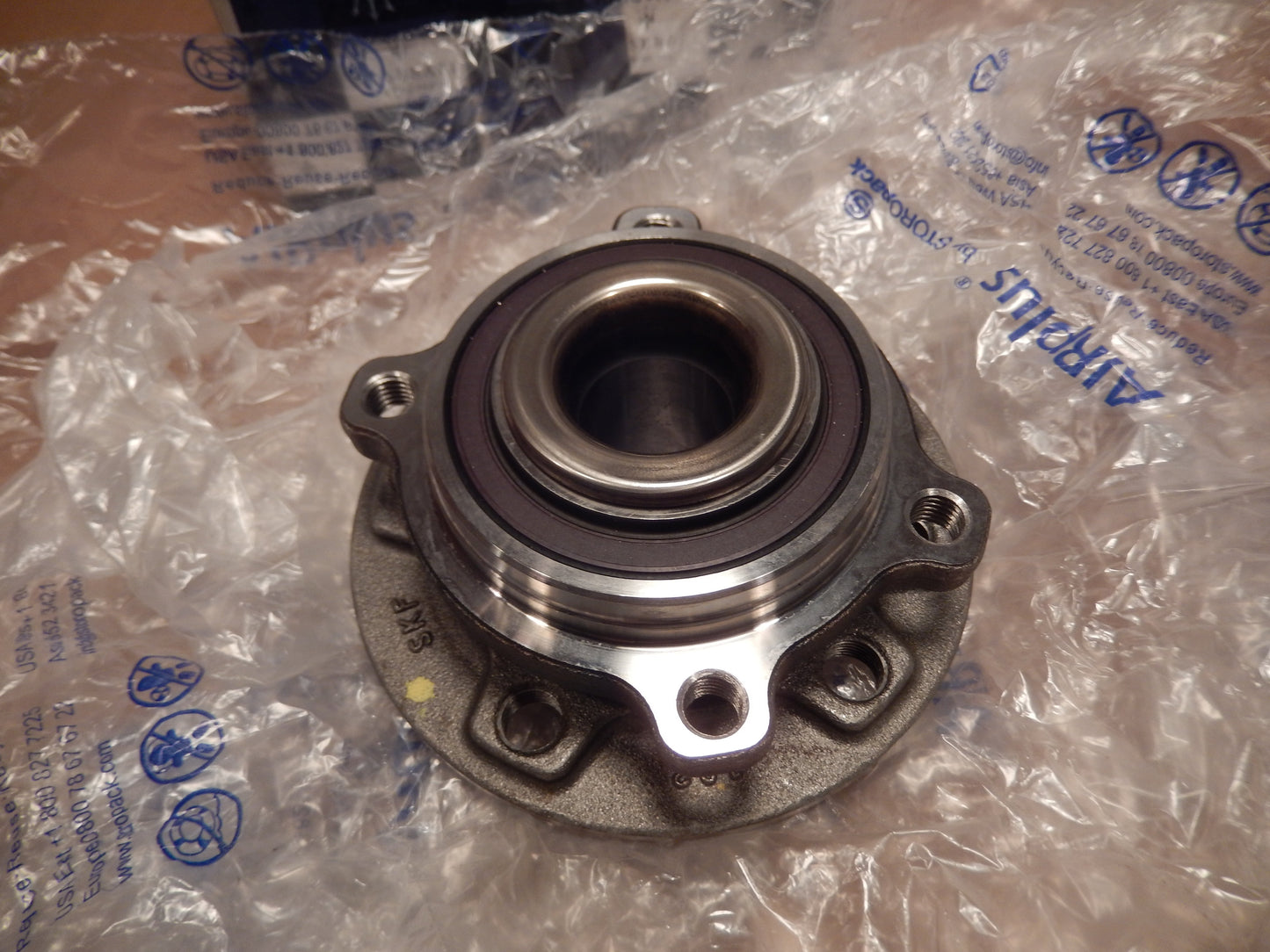 Maserati Quattroporte M-156 2013 - 18 NEW Front Wheel Hub # 675000062