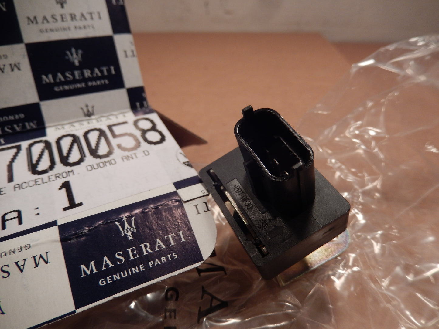 Maserati Quattroporte Ghibli 2014 - 18 NEW Front Right Acceleration Sensor # 670005816