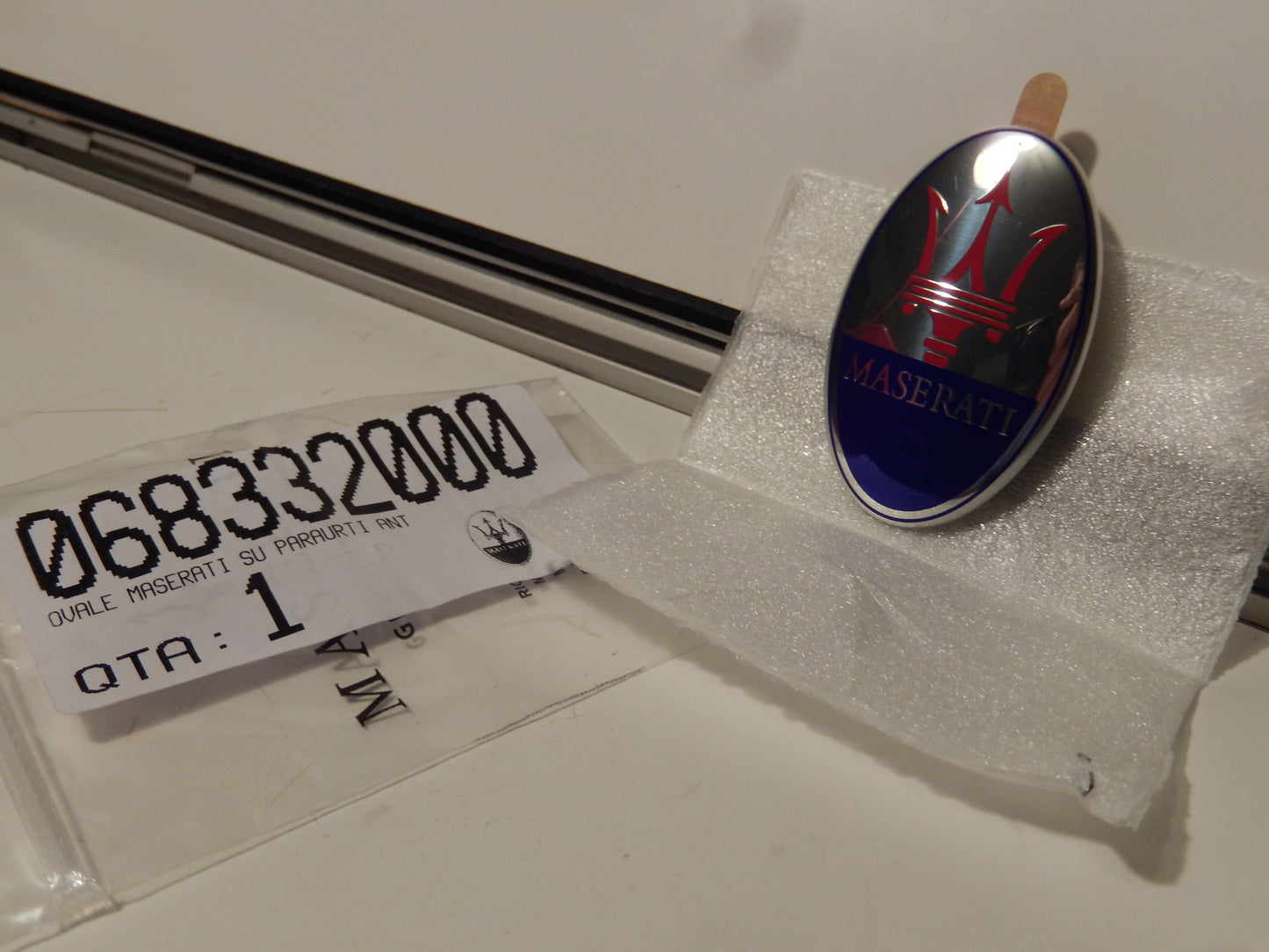 Maserati Quattroporte Ghibli 2014 - 18 NEW Hood Badge # 068332000