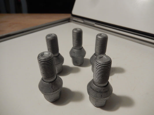 Maserati Quattroporte Ghibli 2014 - 18 NEW Set of Five lug Nuts # 670002791