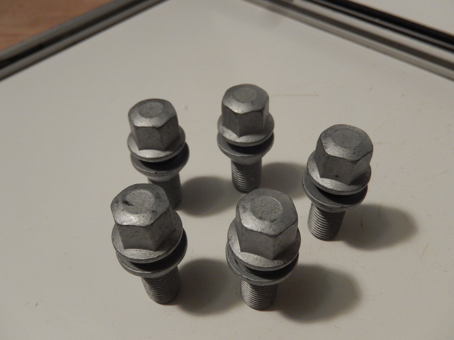 Maserati Quattroporte Ghibli 2014 - 18 NEW Set of Five lug Nuts # 670002791