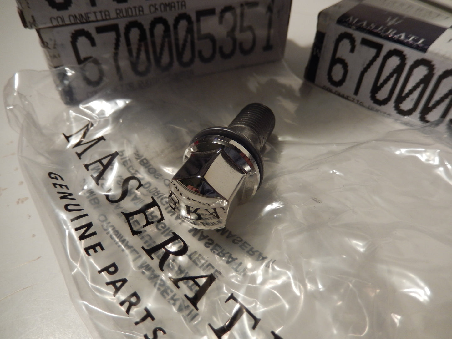 Maserati Quattroporte Ghibli 2014 - 18 NEW Set of Five Polished Lug Nuts # 670005351