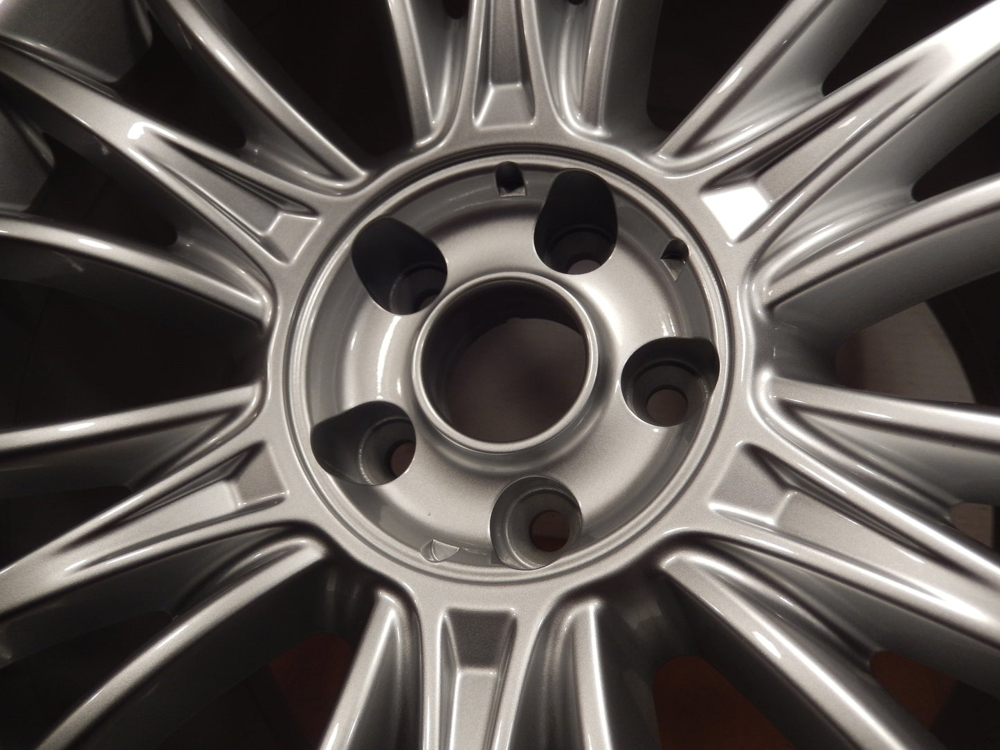 Maserati New Rear Wheel Quattroporte  # 670013452