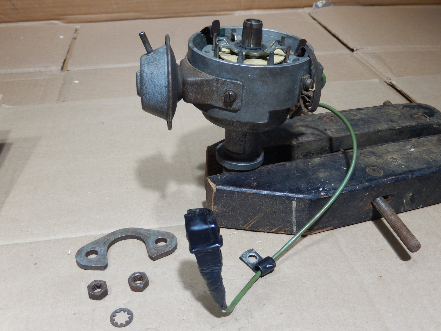 Maserati 4.9 Engine Distributor
