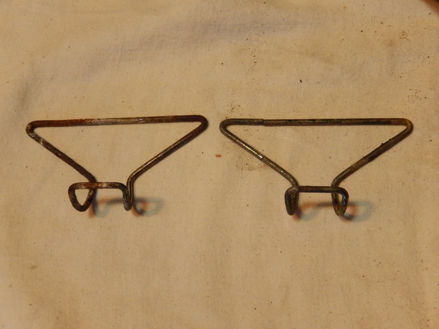 Datsun 260Z Spare Tire Rubber Retainer Clips