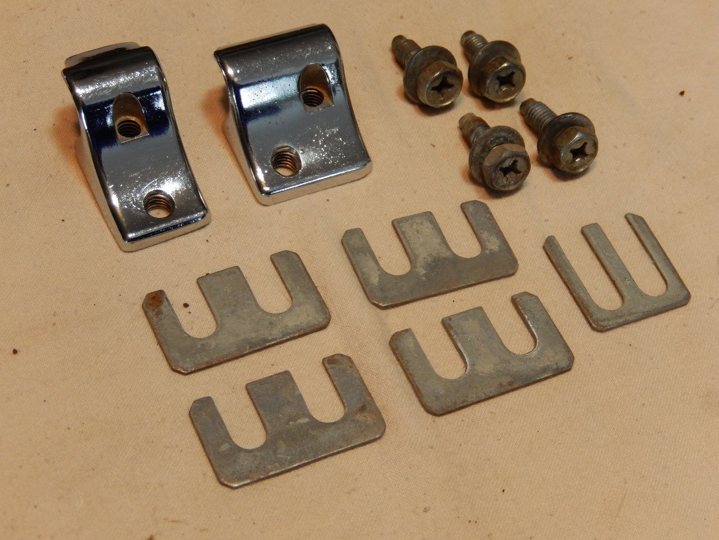 Datsun 280ZX T-Roof Glass Panel Pin Hooks