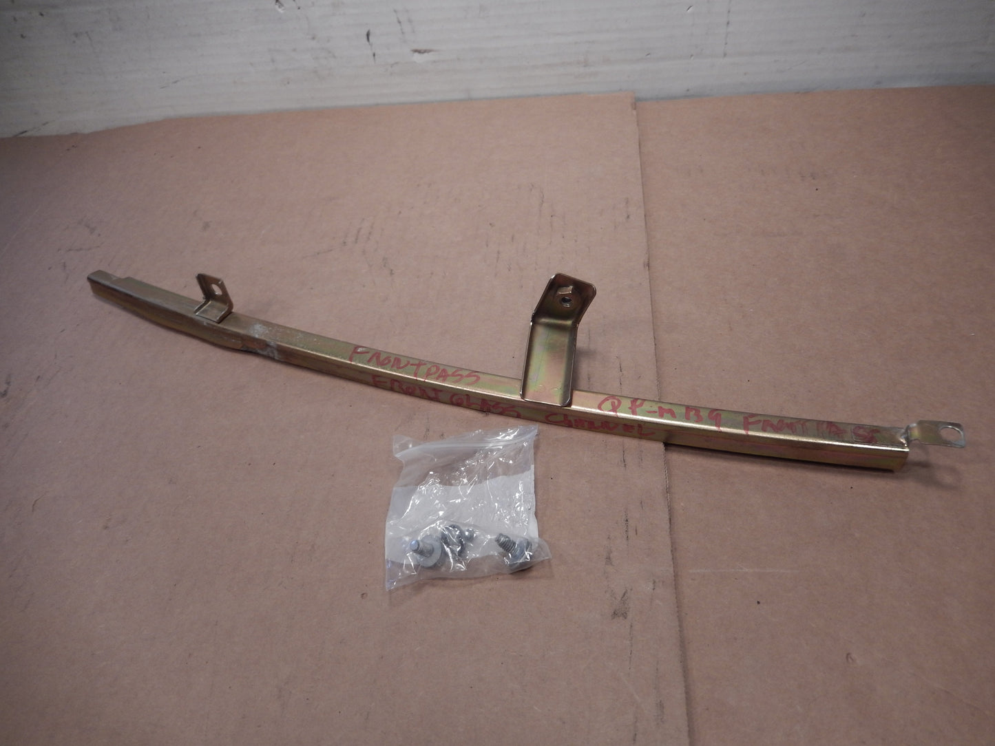 Maserati Quattroporte Front Passengers Door Glass Channel Guide