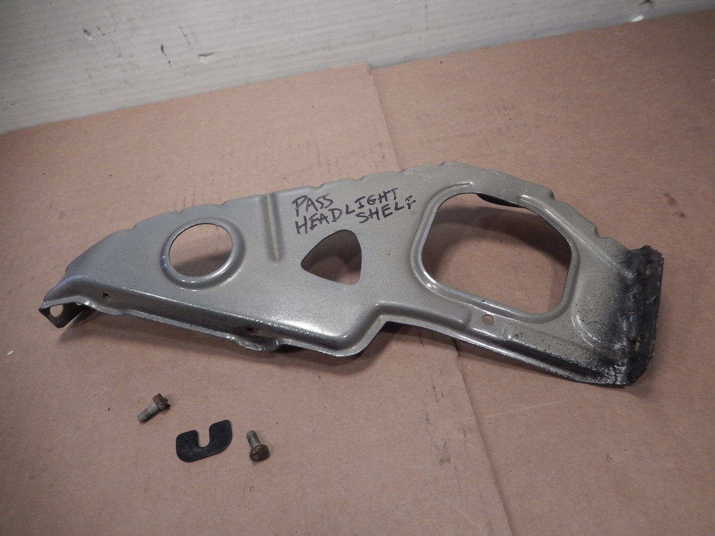 Maserati Quattroporte Front Passengers Side Head Light Base Plate