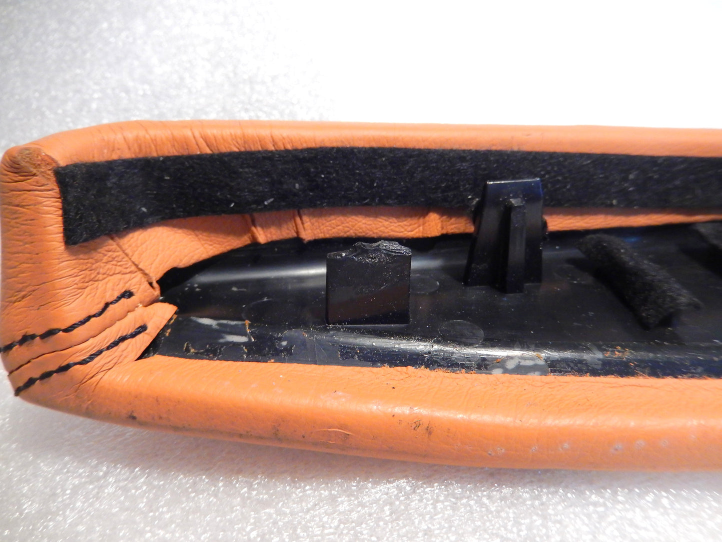 Maserati Quattroporte M139 Front Driver Interior Arm Rest