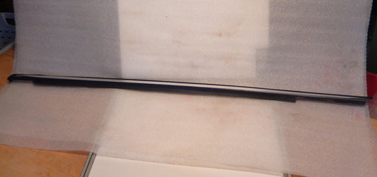 Maserati Quattroporte M139 Exterior Driver Door Window Seal and Trim