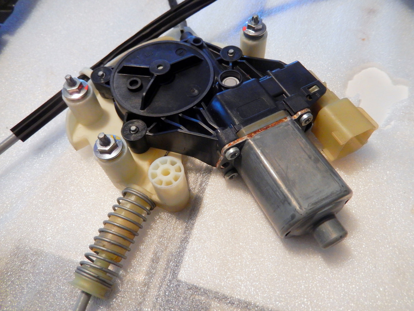 Maserati New Ghibli / Quattroporte Front Left Window Regulator
