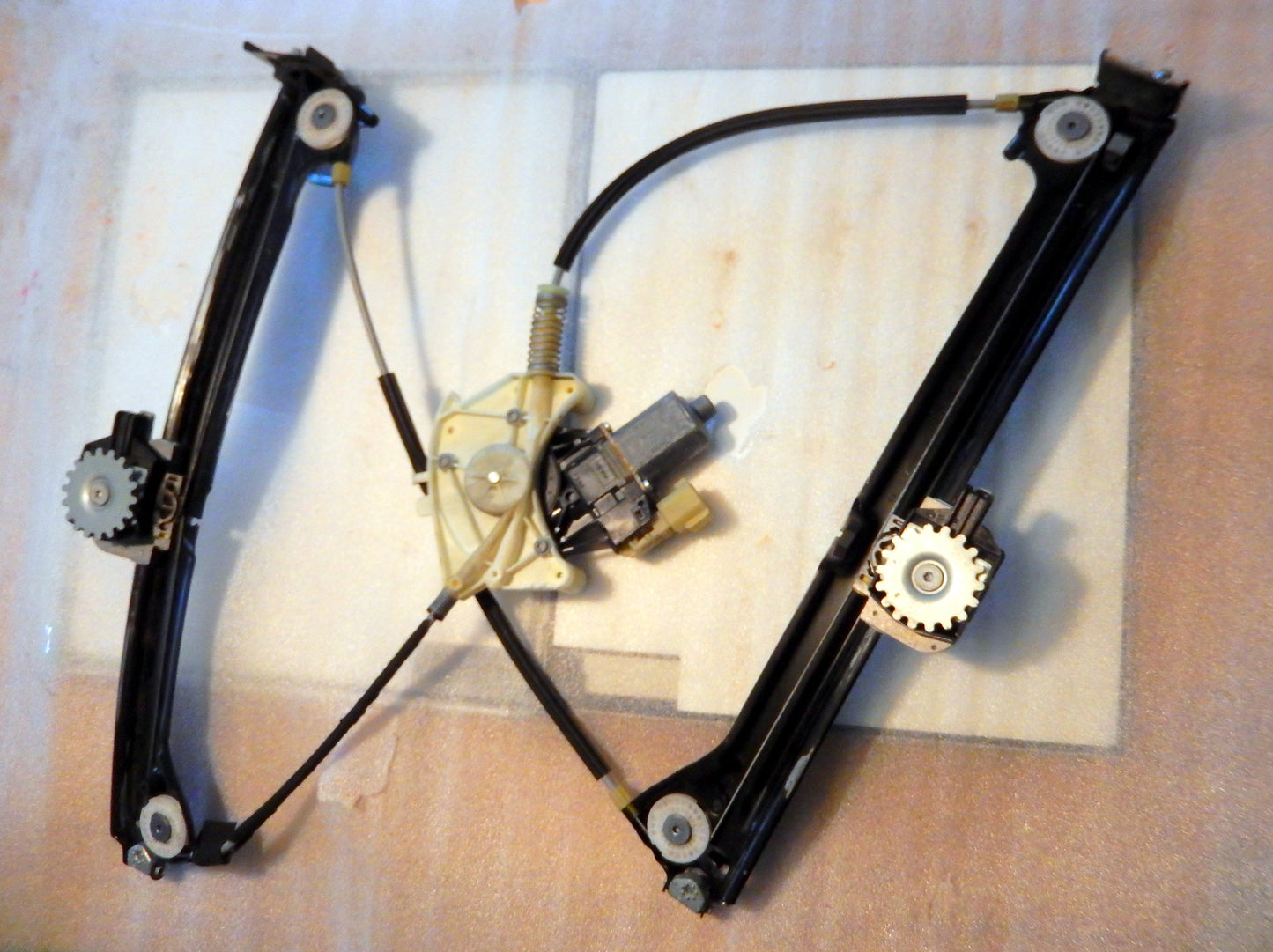 Maserati New Ghibli / Quattroporte Front Left Window Regulator