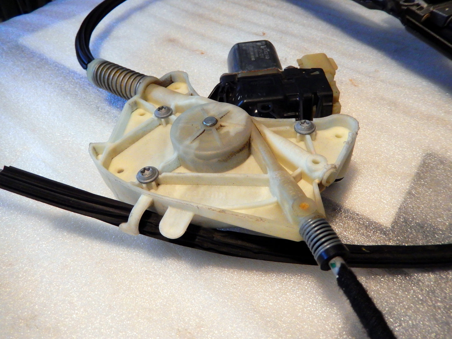 Maserati New Ghibli / Quattroporte Front Left Window Regulator