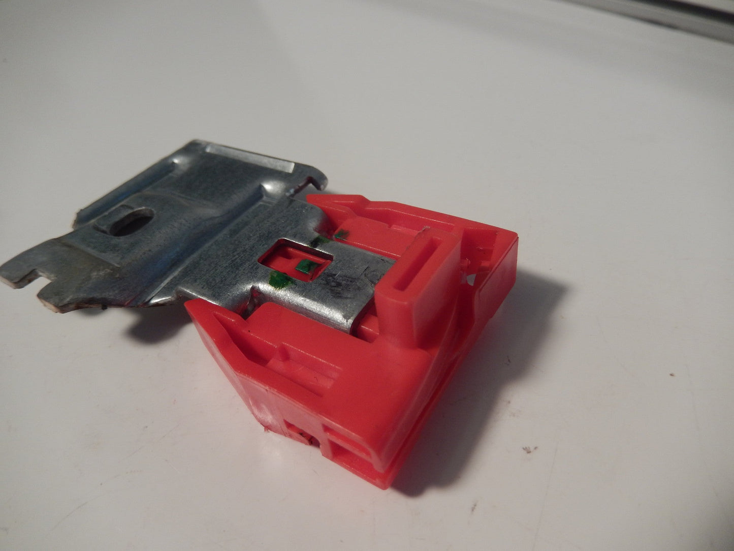 Maserati Quattroporte M-139  04 -2014 Front Driver Window Regulator Red Rail Slide Block