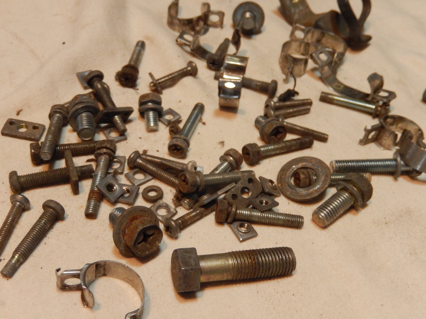 Datsun 280ZX Fuel Injector Fasteners and Parts