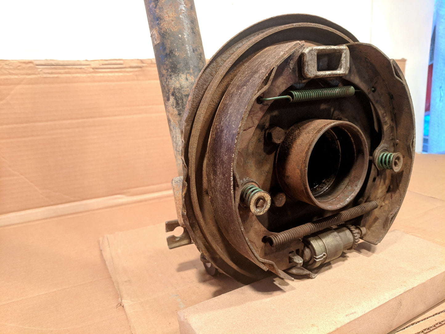 Datsun 240Z Rear Passenger's Strut and Hub Assembly